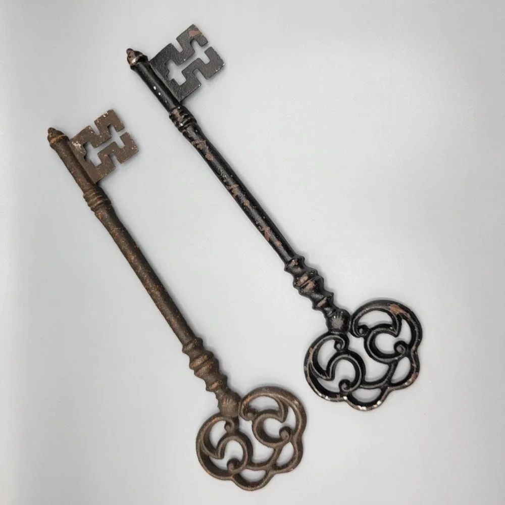 Vintage Metal Decorative Skeleton Keys Set Of 2 Black Brown 14